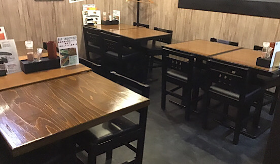 店内テーブル席